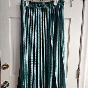 Pleated skirt
